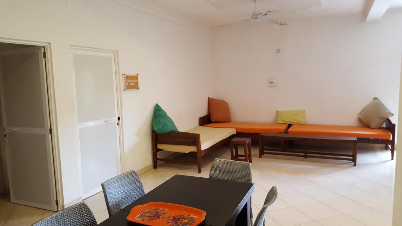 The Backpack Hub At Weligama Hostel ภายนอก รูปภาพ